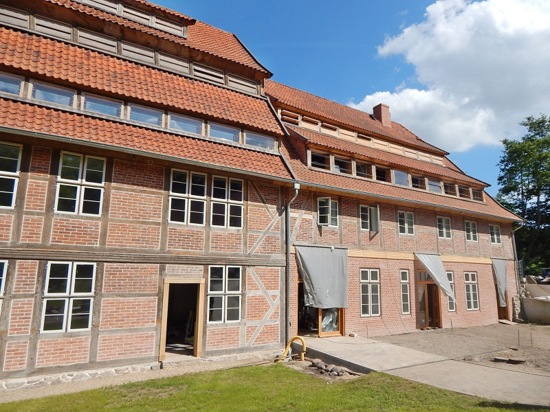 Wiederaufbau, Sanierung, Erweiterung und Umbau des Hofes  Farchau
